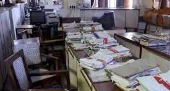 COVID: J&K admin announces 50pc attendance in govt offices